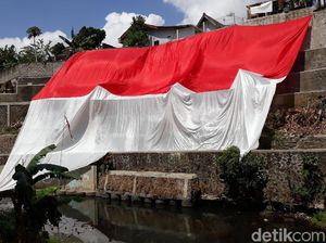 Potret Bendera Merah Putih Raksasa di Peringatan Sumpah Pemuda