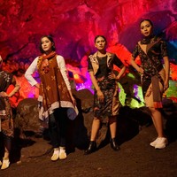Keramaian tersebut merupakan bagian dari acara Batik In The Cave, Golaga Memikat. Pemerintah Kabupaten (Pemkab) Purbalinggamenggelar fashion show unik tersebut untuk mempromosikan batik sebagai salah satu warisan budaya Indonesia. (Foto: Dok. Batik In The Cave)
