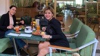 Masih bersama Fitri, pemain film Nenek Gayung ini sempatkan brunch bersama. Sepertinya santapan mereka lengkap dan enak! Foto: Instagram nikitamirzanimawardi_17
