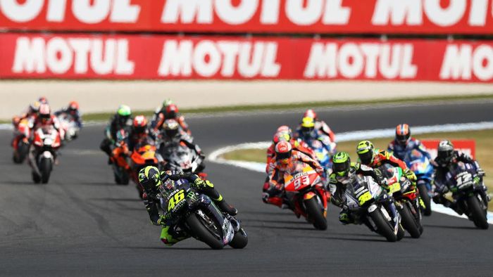 Valentino Rossi merayakan balapan ke-400 dalam kariernya di MotoGP Australia. (Foto: Robert Cianflone / Getty Images) Valentino Rossi merayakan balapan ke-400 dalam kariernya di MotoGP Australia. (Foto: Robert Cianflone / Getty Images)