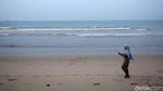 Berkunjung ke Pantai Tanjung di Pulau Terdepan Indonesia
