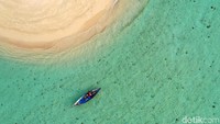 Dia menjelaskan, Singapura menguasai sekitar 100 mil laut (1.825 kilometer) wilayah udara Indonesia. Wilayah seluas itu mencakup Kepulauan Riau, Tanjungpinang, Natuna, Serawak, dan Semenanjung Malaka. Dengan demikian, pesawat kita harus minta izin kepada otoritas penerbangan Singapura jika hendak terbang dari Tanjung Pinang ke Pekanbaru di wilayah kedaulatan RI sendiri. Hal sama berlaku bagi penerbangan dari Pulau Natuna ke Batam dan penerbangan-penerbangan lain di kawasan Selat Malaka. Agung Pambudhy/detikcom