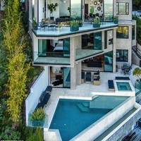 Inilah rumah tiga lantai dari YouTuber Jordan Maron yang dikenal melalui channel YouTube CaptainSparklez. Seperti dikutip dari Daily Mail, rumah Jordan yang didominasi kaca ini nilainya mencapai US$ 4,5 juta atau sekiyar Rp 63 miliar. Foto: Dok. Nicholas Property Group