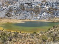 Danau di Atas Gunung Papua Memang Juara