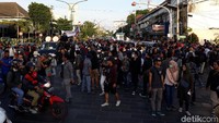 Konsep dalam aksi kali ini memang berbeda dengan aksi #GejayanMemanggil. Mengingat dalam aksi kali ini ARB lebih condong ke pertunjukan seni melalui keberadaan panggung rakyat.