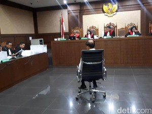 Markus Nari Dituntut Bayar Uang Pengganti USD 900 Ribu