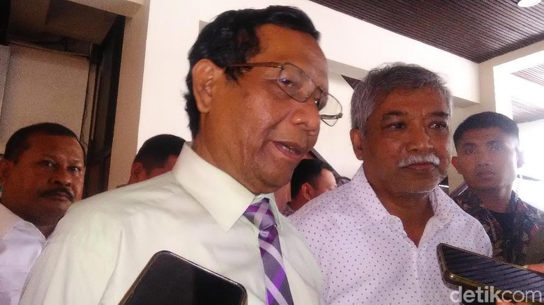 Habib Rizieq Tunjukkan Surat Pencekalan, Mahfud: Suruh Kirim ke Saya Habib Rizieq Tunjukkan Surat Pencekalan, Mahfud: Suruh Kirim ke Saya