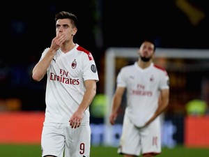 Terlalu Banyak Bikin Kesalahan, Milan pun Kalah