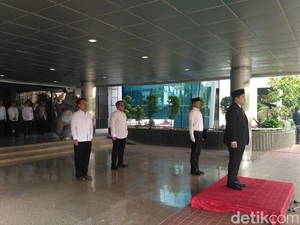 Peringati Sumpah Pemuda, Erick Thohir Pimpin Upacara di Kantor Baru