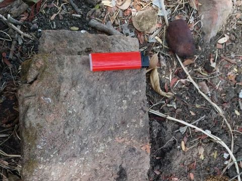Polisi-Warga Temukan Struktur Batu Diduga Candi Buddha di Indramayu