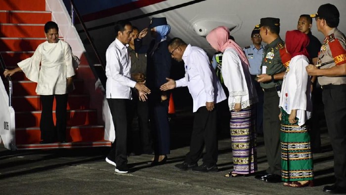 Tiba di Ambon, Jokowi Akan Kunjungi Korban Gempa Maluku Besok