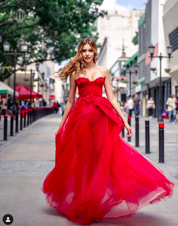 Dalam Instagramnya, Valentina kerap membagikan momen pemotretannya dan juga liburannya (valentinafiguerm/Instagram) Dalam Instagramnya, Valentina kerap membagikan momen pemotretannya dan juga liburannya (valentinafiguerm/Instagram)
