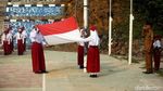 Antusias Anak-anak di Pulau Terdepan RI Mengikuti Upacara Bendera