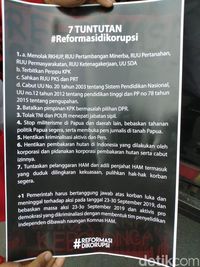 Massa KASBI Long March Menuju Istana, Lalin Jl MH Thamrin Macet Parah