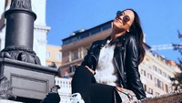Sementara Janisa selalu tampil stylish di beberapa foto yang diunggahnya. Dok. Instagram/janisaas