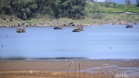 Danau alami yang berada di atas ketinggian 1.600 meter di atas permukaan laut ini menjadi daerah wisata antimainstream. Khususnya di akhir pekan. (Wisma Putra/detikcom)