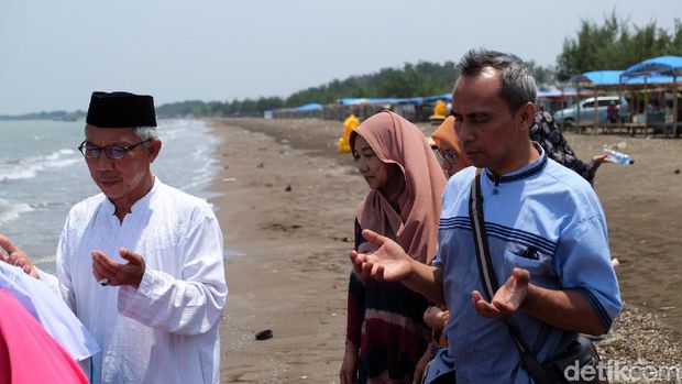 Setahun Tragedi Lion Air, Keluarga Korban Berdoa di Tanjungpakis