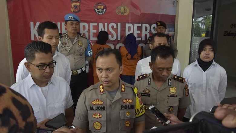 Polisi Tangkap Pembunuh Pria di Tol Bocimi: Motifnya Cinta Segitiga Polisi Tangkap Pembunuh Pria di Tol Bocimi: Motifnya Cinta Segitiga