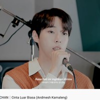 Keduanya membawakan lagu Bukan Cinta Biasa yang dinyanyikan Andmesh Kamaleng. Dalam video yang diunggah di akun resmi NCT Music tersebut, Haechan dan Doyoung tampak cukup fasih mendendangkan berbahasa Indonesia. Foto: YouTube/Instagram