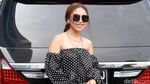 Ayu Ting Ting Pamer Bahu Seksi, Lengannya Ada Tahi Lalat