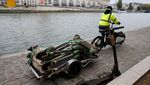 Potret Sampah Skuter di Sungai Paris