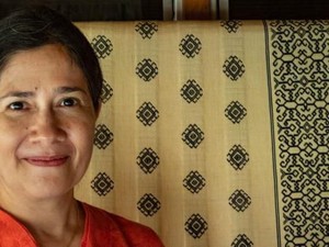 Chandra Prijosusilo, dari Psikologi, Aktivis Sampai Memberdayakan Tenun Tradisional