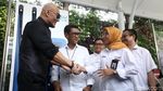 Deddy Corbuzier Coba Ngecas Mobil Listriknya di SPKLU PLN UID