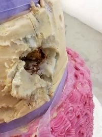 Pesan Kue Pengantin Tabur Mutiara, Dapat Kue Miring Disangga Stik Kebab
