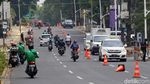 Suasana Lalu Lintas di Jalan Kemang Raya yang Dibagi 3 Lajur