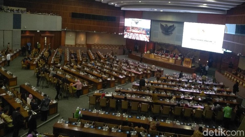 DPR Sahkan Pimpinan dan Anggota Alat Kelengkapan Dewan DPR Sahkan Pimpinan dan Anggota Alat Kelengkapan Dewan