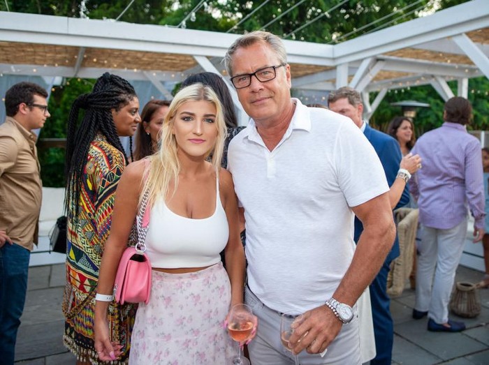 Kebohongan Peter Cook soal Nikahi Mahasiswi 40 Tahun Lebih Muda