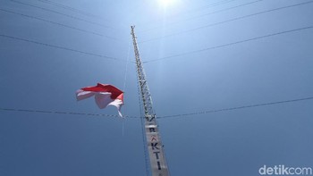 Penduduk desa akhirnya merdeka sinyal dan tak perlu pergi jauh untuk menikmati layanan internet. (Fino Yurio Kristo/detikcom)