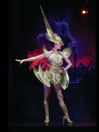 Tak Sekolah Fashion, Rinaldy Yunardi Juara Dunia Lomba Rancang Aksesori