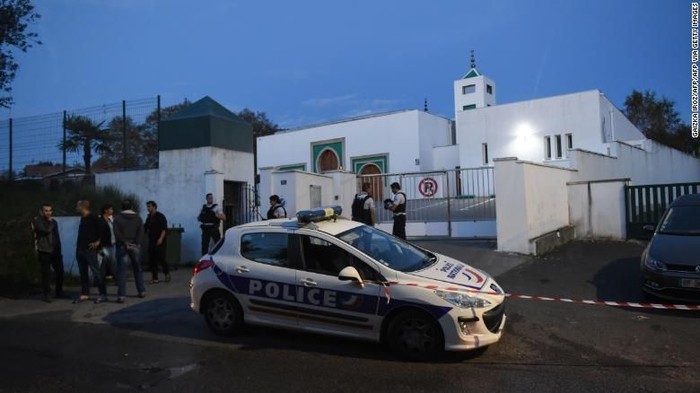 Police officers stand in front of the Mosque of Bayonne after two people were injured in a shooting. (Gaizka Iros/AFP via Getty Images)
