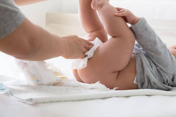 Diaper changing and cleaning bottom of baby