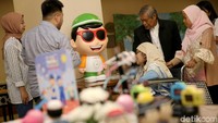 Konten di dalamnya memang dikhususkan untuk anak-anak. Konten offline-nya terdiri dari murotal 30 juz, lagu-lagu anak, cerita dan magic sound. Sementara untuk konten onlinenya, bisa explore tentang apapun, mulai konten Islami, murotal, lagu-lagu, berhitung, mengobrol untuk eksplor pengetahuan umum, sains serta agama. Untuk Mengobrol dengan Super Hafiz perlu menggunakan bahasa Indonesia yang baik dan benar. Hal ini untuk melatih anak supaya bisa berbahasa yang baik dan benar.