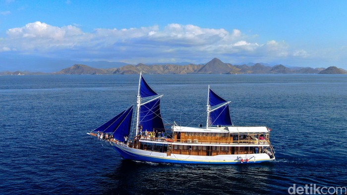Kapal Pesiar di Labuan Bajo
