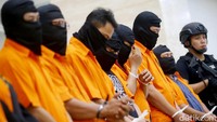 Para pelaku yang berhasil diamankan oleh polisi turut dihadirkan.