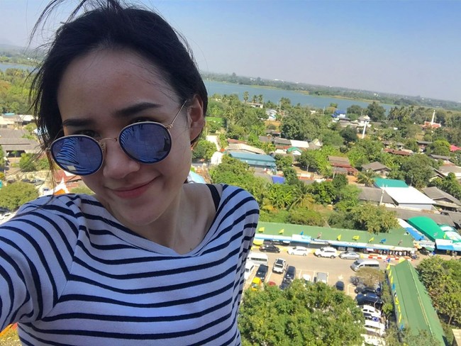 Di luar lapangan, Nitchaon kerap berbagi gaya kesehariannya. Ia pun sering tampil dengan gaya kasual. Foto: Instagram