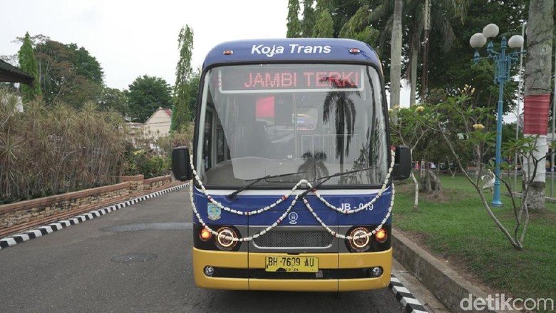 Capsule Bus Pertama di Indonesia Mulai Beroperasi di Jambi Capsule Bus Pertama di Indonesia Mulai Beroperasi di Jambi