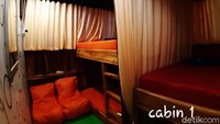 Menyoal kamar di Kapal Arfisyana Indah, ada empat kabin kamar yang dilengkapi tempat tidur dan AC. Kamar-kamar itu ada yang beranjang tingkat dan biasa (Dok. Kapal Arfisyana Indah)