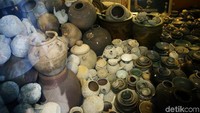 Museum Sri Serindit yang berada di Kabupaten Natuna, Kepulauan Riau, memiliki lebih dari 10 ribu artefak yang sudah diverifikasi oleh Kemendikbud dan diteliti oleh para arkeolog.