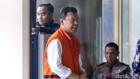 Dolly diperiksa terkait kasus dugaan suap distribusi gula yang menjerat dirinya.