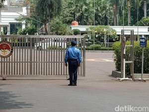 Wajibkah Menteri Pakai Mobil Dinas?