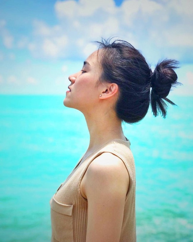 Meskipun dipuji karena wajahnya yang cantik, ternyata wanita asal Phuket ini tak suka mengenakan dress dan makeup. Foto: Instagram