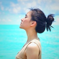 Meskipun dipuji karena wajahnya yang cantik, ternyata wanita asal Phuket ini tak suka mengenakan dress dan makeup. Foto: Instagram