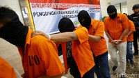 Selain kasus tersebut, polisi juga mengungkap kasus pekerja migran Indonesia yang akan dikirimkan ke Arab Saudi dan Uni Emirate Arab. Dalam kasus pekerja migran indonesia yang akan dikirimkan ke Arab Saudi dan UEA, Polisi berhasil menggagalkan 48 orang yang akan dikirim ke dua negara tersebut.
