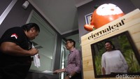 Saat tiba di lantai 15, Tim Cobra Polres Lumajang sempat ditemui oleh salah satu penanggung jawab PT QNet.