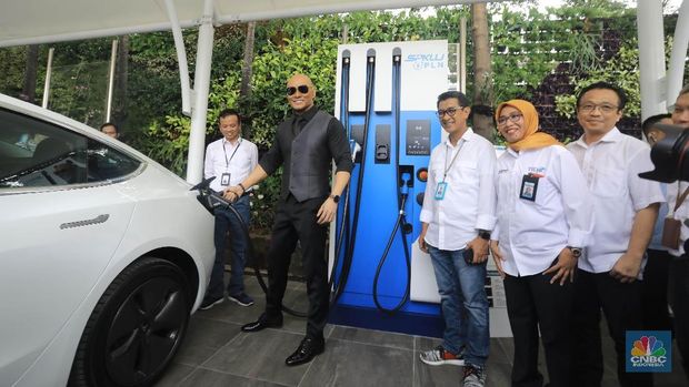 Canggih, Isi Daya Mobil Listrik Cuma 20 Menit di Jakarta!