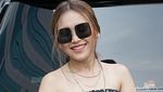 Ayu Ting Ting Pamer Bahu Seksi, Lengannya Ada Tahi Lalat
